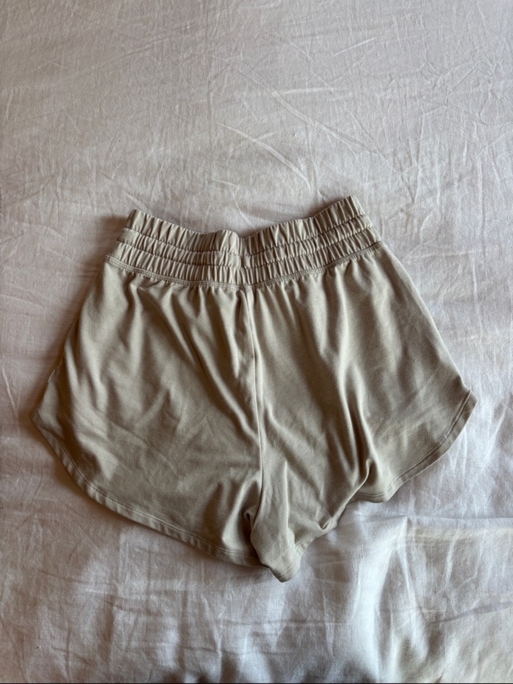 Vuori Halo Performance Short 2.0 Ecru - Picture 4 of 4